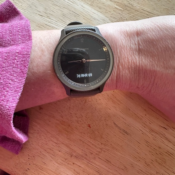 Garmin Vivomove Sport Hybrid Smartwatch in Cocoa - Picture 6 of 15